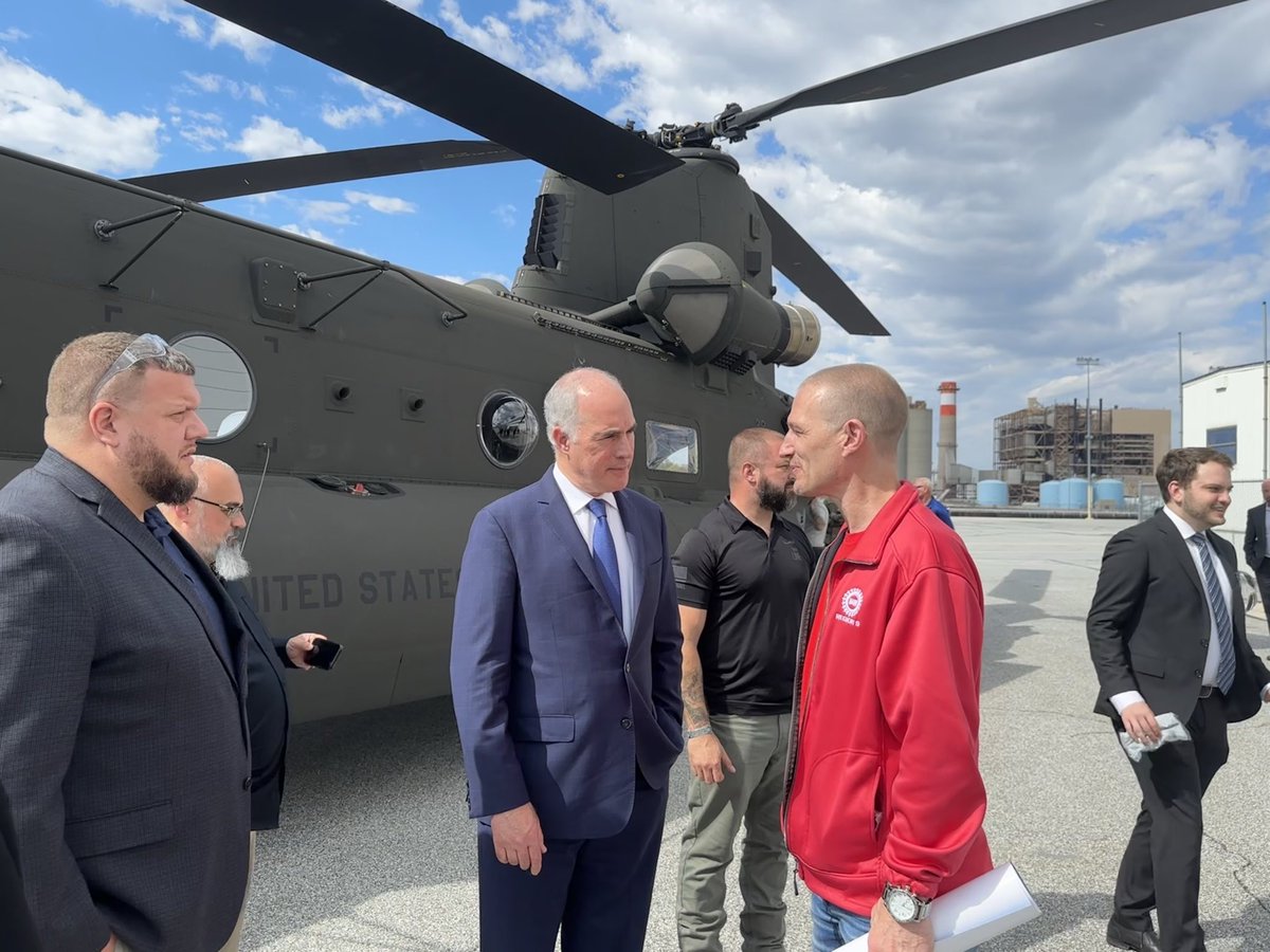 Boeing Ridley Park has proudly made Chinook helicopters for decades. When the Chinook program was at risk, @RepMGS and I pushed back. It was great to be in Ridley Park today to celebrate the thousands of workers who will continue to make Chinooks for decades to come.