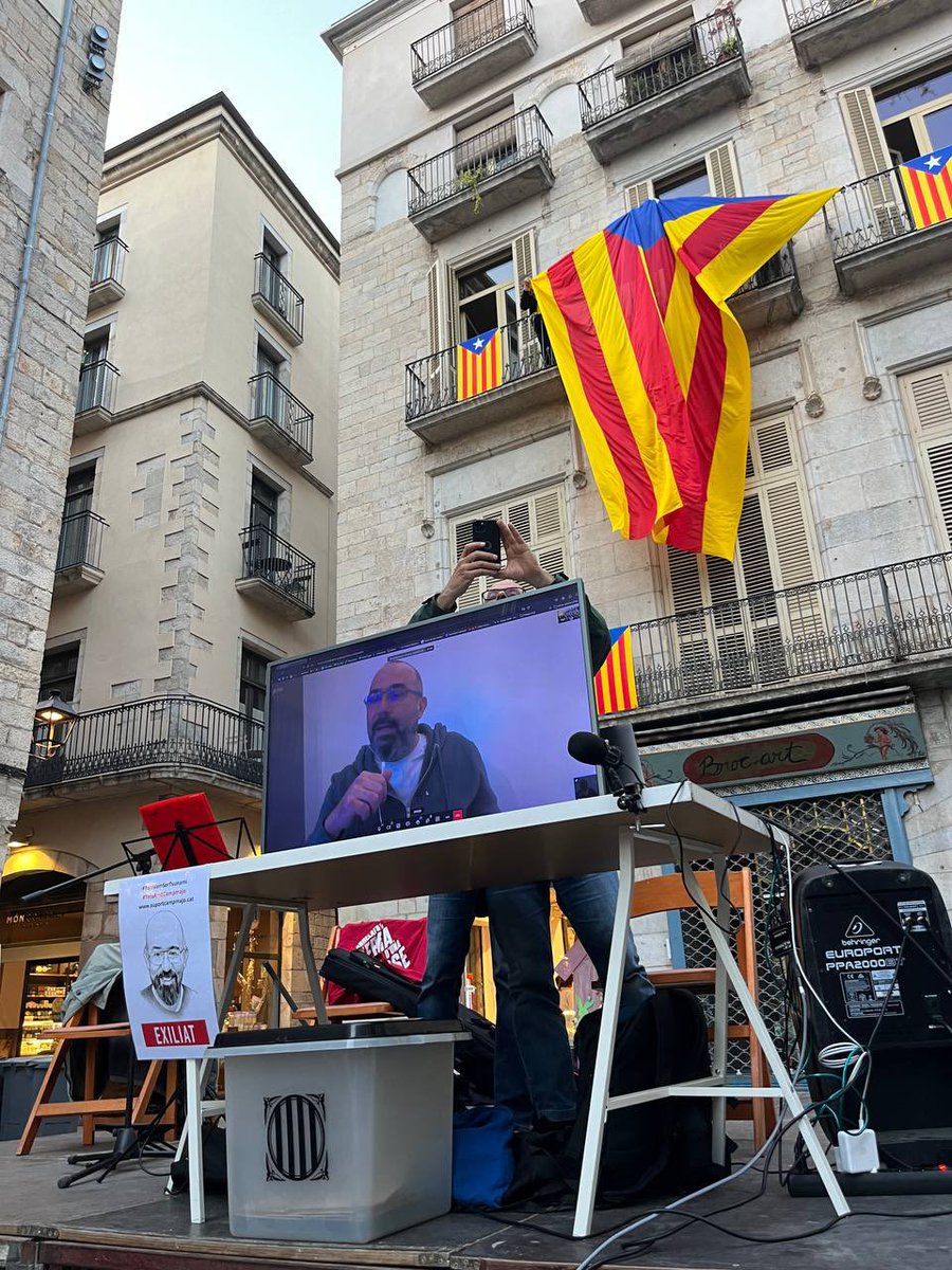 📍 Ens concentrem a la plaça del Vi de Girona per donar suport a @josepcampmajo, exiliat per culpa de l’acció repressiva dels tribunals de l’Estat espanyol contra l’independentisme i els drets fonamentals Estem amb tu, protestar no és terrorisme!