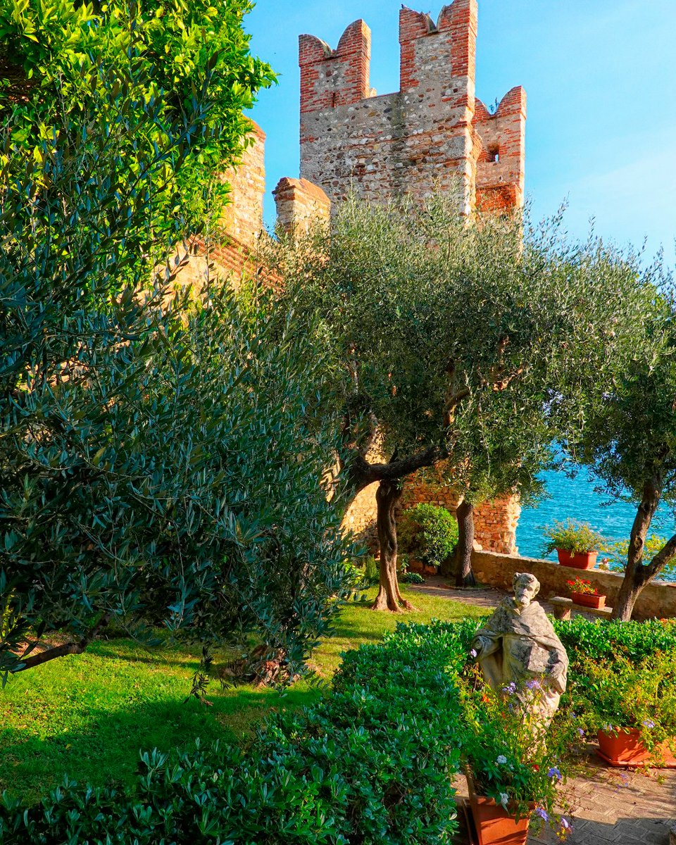 📍 Castello Scaligero 🤩 Boasting memorizing views from beautiful Sirmione on the shores of Lake Garda, the rough stone walls of this 14th-century castle still stand to this day.