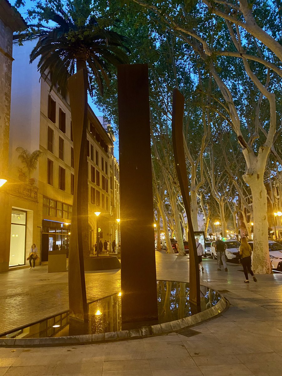 artfoundryman's tweet photo. Shadow of Sound a work in cast iron by Sculpture Joan Costa in Palma Mallorca , the foundry unknown , but they did a great work manufacturing these 3no. 5 m high pieces , it always #castingthursday https://t.co/5XBjqP83pS