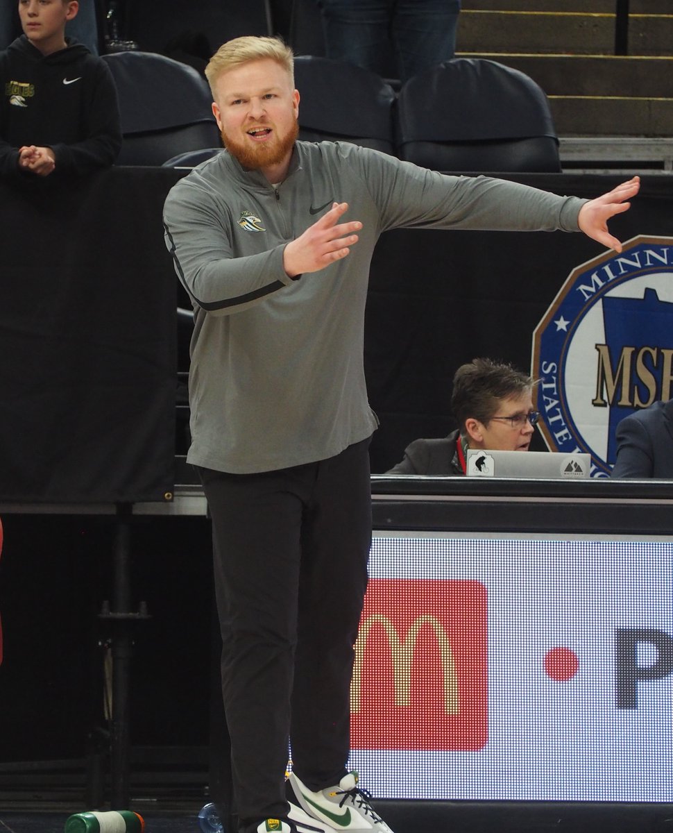 Robbie Whitney, who coached the boys basketball team at New Life Academy to state tournaments in 2022 and 2023, has been named head coach at St. Francis, where he graduated in 2016. I have written about him a couple times...

mshsl.org/about/news/joh…

mshsl.org/about/news/joh…