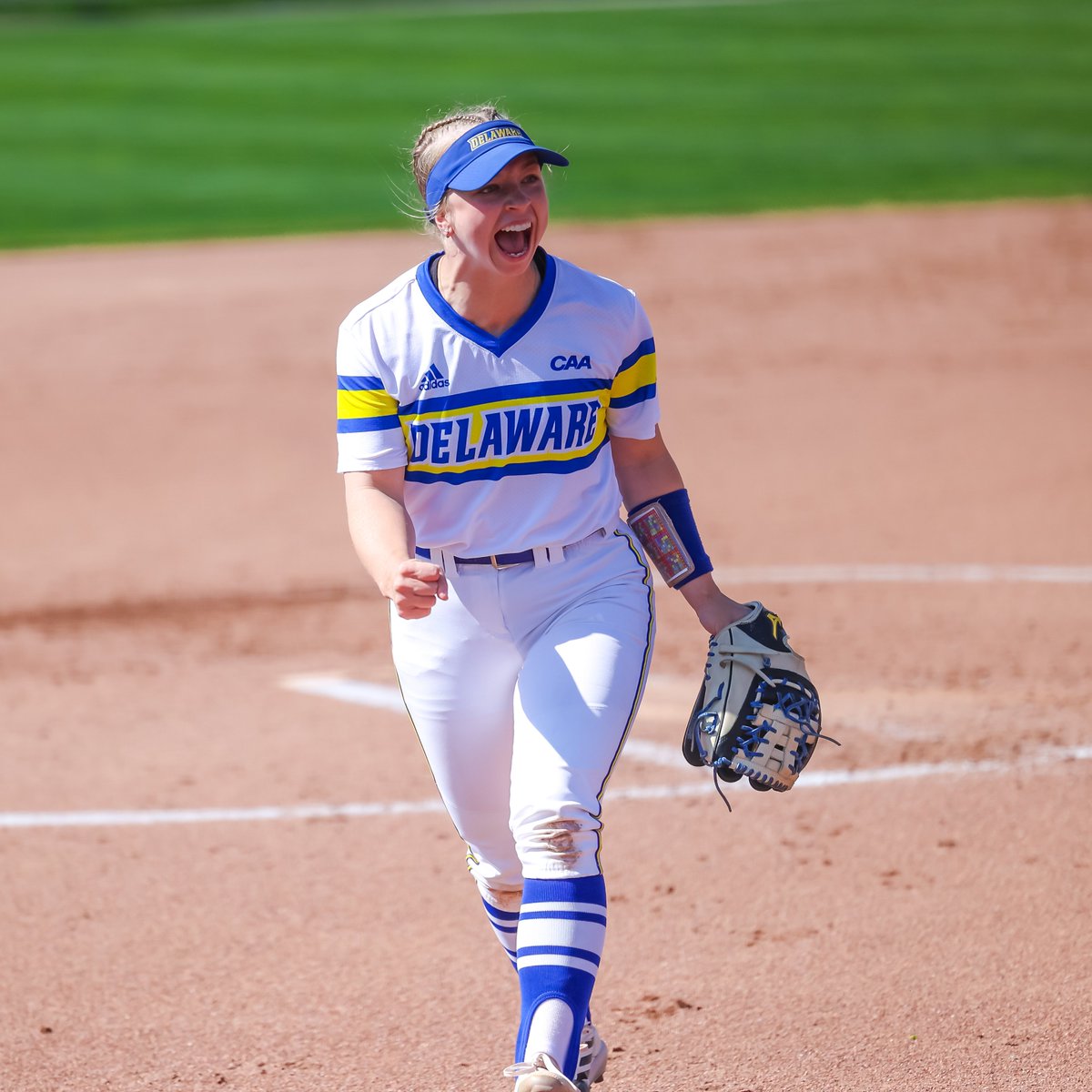🥎 Two of the nation's hottest <a href="/NCAASoftball/">NCAA Softball</a> teams play #CAASoftball.

🔥 <a href="/StonyBrookSB/">Stony Brook Softball</a>: 11 straight wins (5th in D1)
🔥 <a href="/Delaware_SB/">Delaware Softball</a> 20-1 in last 21 games