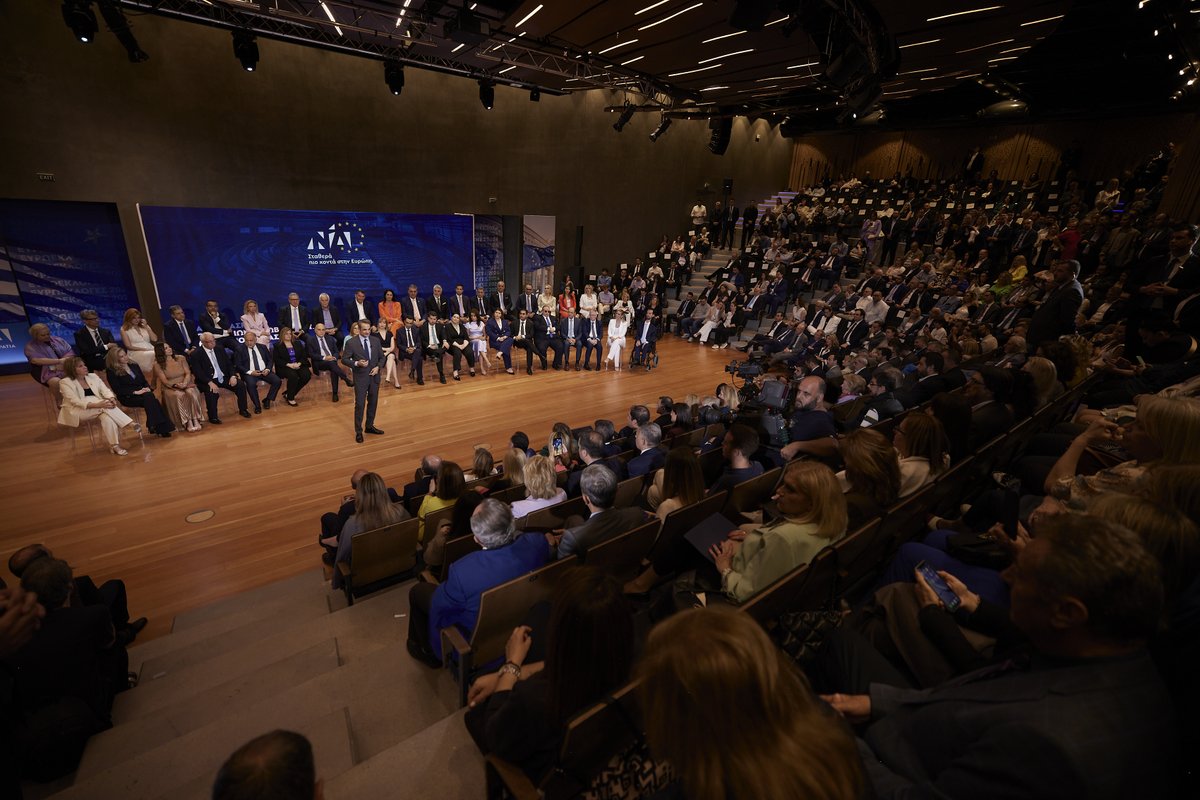 kmitsotakis's tweet photo. Στις 9 Ιουνίου επιλέγουμε ποιες και ποιοι θα μας εκπροσωπήσουν στην Ευρωβουλή. Στο ευρωψηφοδέλτιό μας συναντώνται άνθρωποι από διαφορετικές διαδρομές, από διαφορετικούς επαγγελματικούς χώρους, εκπροσωπώντας όλες τις γωνιές της πατρίδας μας, αλλά και κάθε γωνιά του Ελληνισμού. https://t.co/5kEDfaVzXI