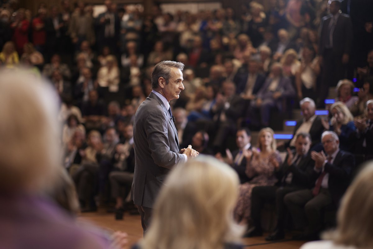 kmitsotakis's tweet photo. Στις 9 Ιουνίου επιλέγουμε ποιες και ποιοι θα μας εκπροσωπήσουν στην Ευρωβουλή. Στο ευρωψηφοδέλτιό μας συναντώνται άνθρωποι από διαφορετικές διαδρομές, από διαφορετικούς επαγγελματικούς χώρους, εκπροσωπώντας όλες τις γωνιές της πατρίδας μας, αλλά και κάθε γωνιά του Ελληνισμού. https://t.co/5kEDfaVzXI