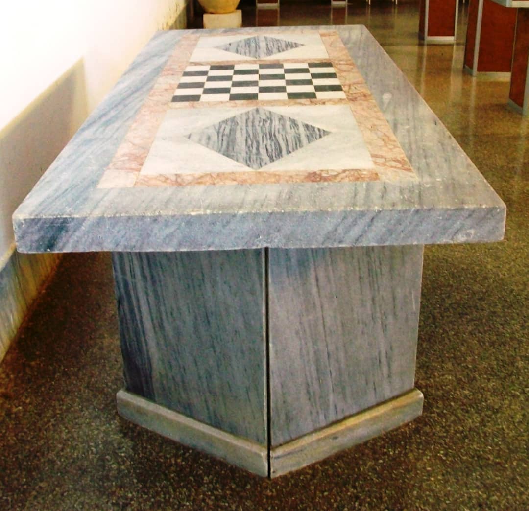 celia_hard16482's tweet photo. Mesa de Mármol: Confeccionada por reclusos del Presidio Modelo. Obsérvese el trabajo ornamental al utilizar mármoles de diferentes colores.#Sentirp https://t.co/TtEUPrJLpl