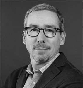 Prof @gordon_h_hanson works to understand local impacts of the energy transition, finding that public-private partnerships to convene stakeholders & synchronize efforts are key. Learn more in September's @HKSExecEd Leading Smart Policy Design program. zurl.co/GxsI