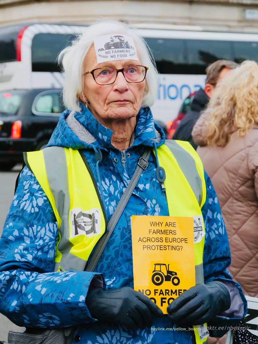 YellowBoards's tweet photo. #yellowboards #yellowboardarmy #outreach #london #rejectagenda2030 #rejectagenda2050 #nofarmersnofood #parliament #climatechangecon https://t.co/uP1scysvPV