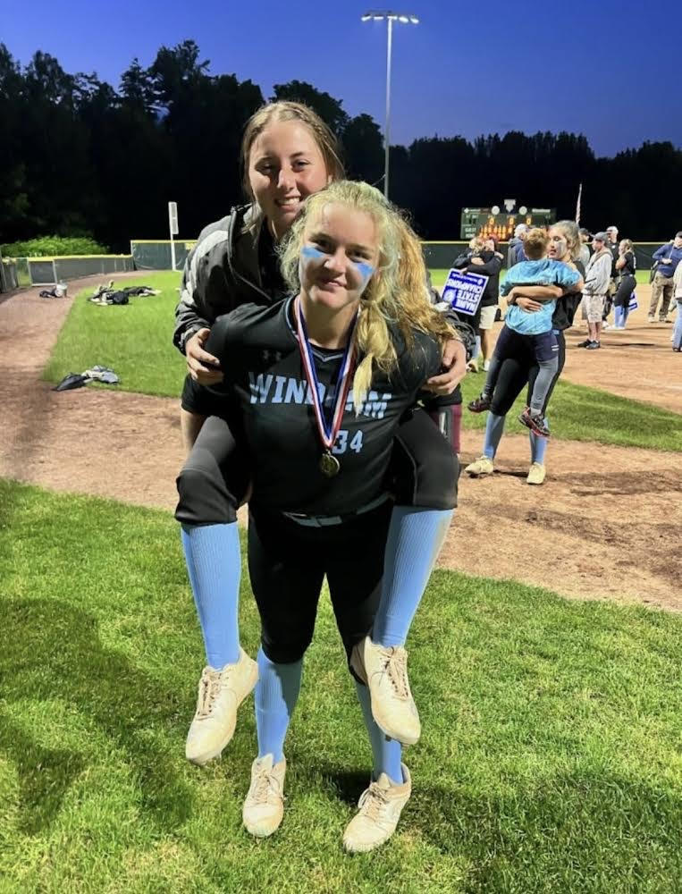 GregLevinsky's tweet photo. Wash the cows. Clean the pens. Refill the water and hay. Then, Jaydn and Kennedy Kimball head to practice. 

How farm life helped the Windham High School sisters develop into two of Maine's best softball players. 

New @bangordailynews column: https://t.co/vUBucVV7CI https://t.co/SCoOy1x4DO