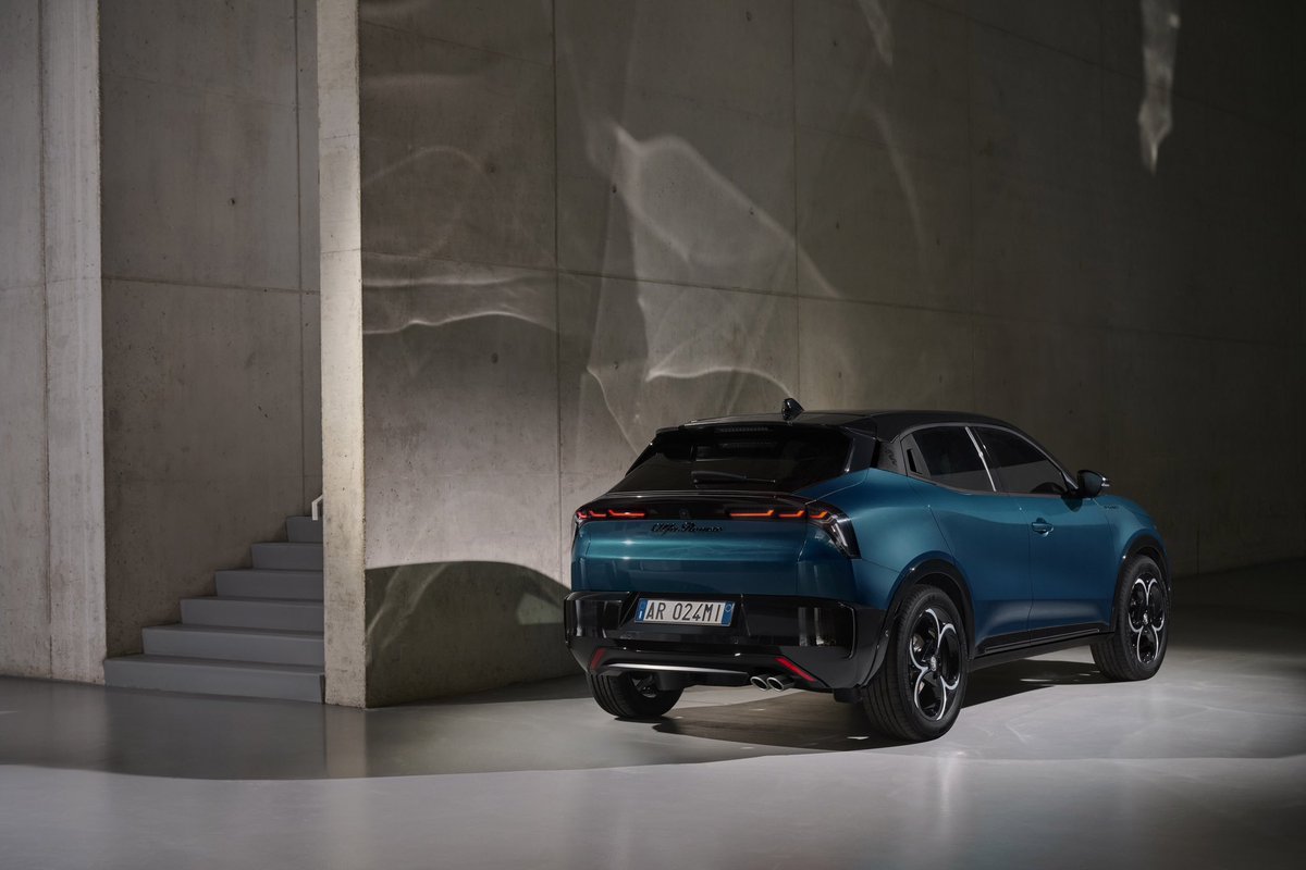 MotorPias_of's tweet photo. Nuevo @AlfaRomeo_es Junior. 

Llega un nuevo integrante a la gama de la marca italiana. 
Llega el modelo con motores 100% eléctricos para la marca. 

#alfaromeo #alfaromeojunior #alfaromeofanclub https://t.co/NuLIXF3mbh