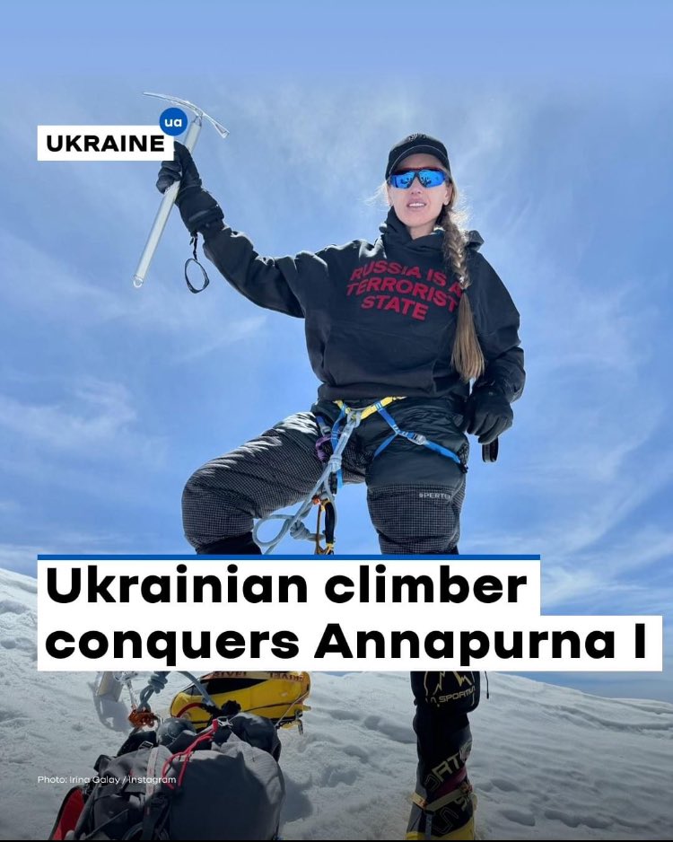 🏔️ L'Ukrainienne Iryna Halai a escaladé le sommet de l'Himalaya d'Annapurna I.(8 091 mètres ! ) l'un des plus dangereux à grimper.
Au sommet de la montagne, Iryna a hissé un drapeau avec le logo de l'organisation ukrainienne 'Arm Women Now', 🇺🇦
Félicitations Iryna ! Continuez