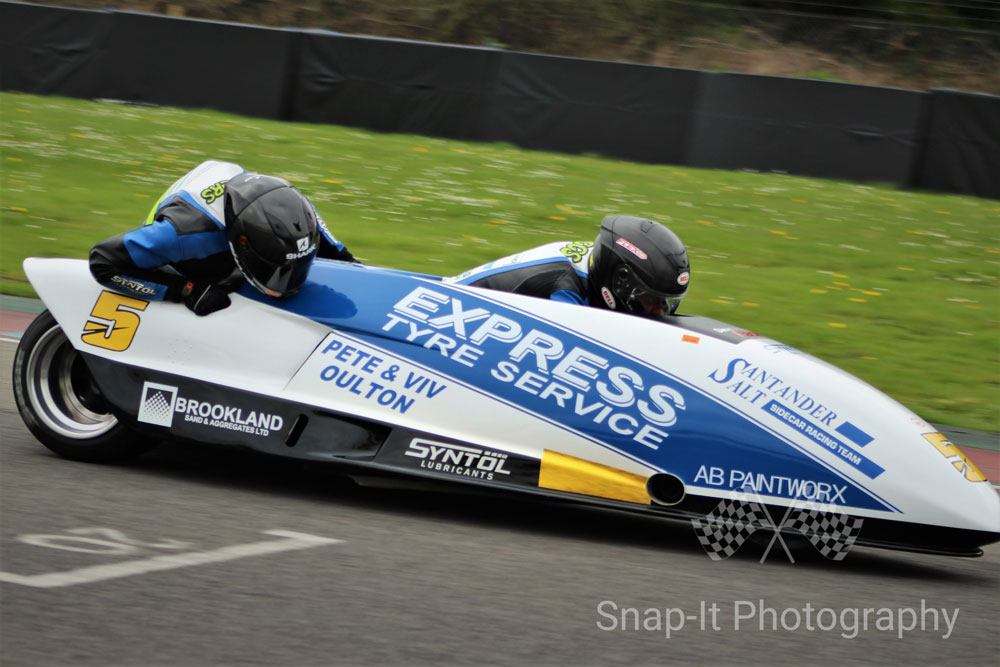 The opening round of the 2024 British Sidecar Championship at the Pembrey Circuit got the season underway in fine style. Many of the teams were seeing the South Wales venue for the first time, so exploratory laps were needed to get them up to speed. britishsidecarchampionship.co.uk/holden-and-law…