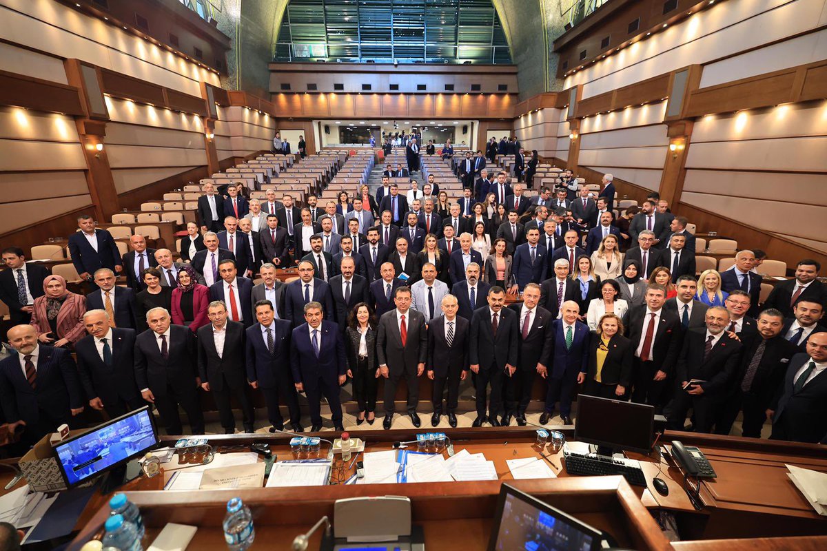 İBB Meclisimizin yeni dönemi İstanbul'umuza hayırlı olsun. Yeni dönemde AK Parti Grup Başkan Vekili görevini şahsıma tevdi eden İl Başkanımız @osmannnurika’ya şükranlarımı sunuyorum. Görevi bugüne kadar layıkıyla ifa eden @mt_goksu Başkanımıza hizmetleri için teşekkür ederim.