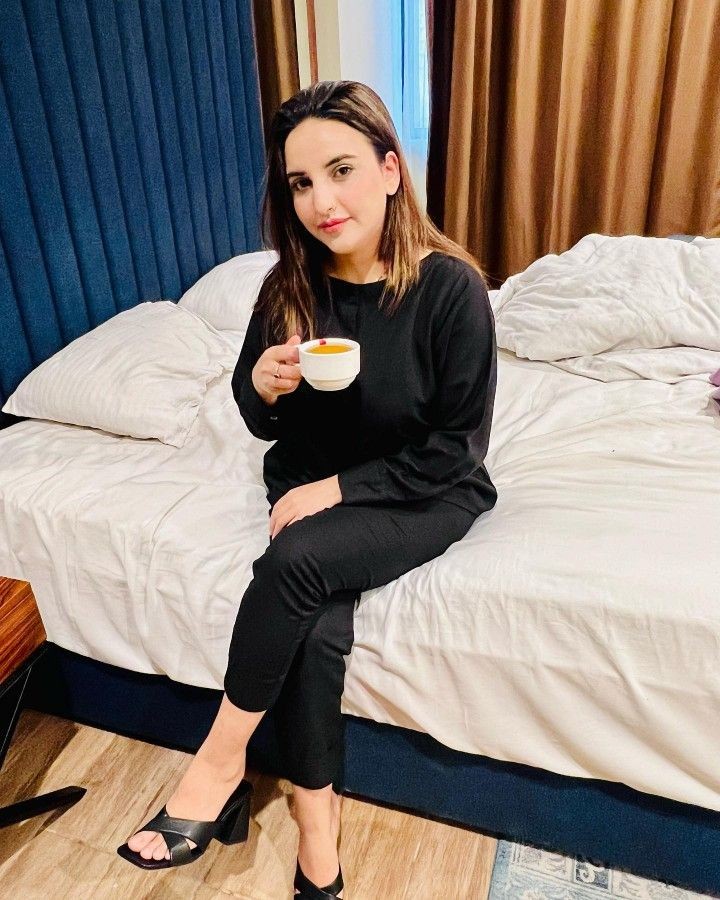 Sadizubi's tweet photo. @everymovieplug Why is she trending ?
#HareemShah https://t.co/ezdD6lpBeg