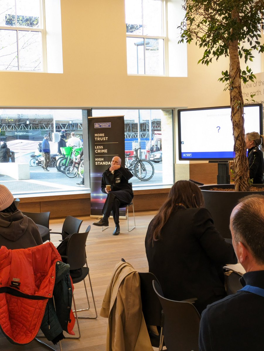 MPSTowerHam's tweet image. At tonight&apos;s community conversation we discussed everything from tackling drug dealing in local estates, our commitment to engaging better with school aged children to understanding how crime data is shared with the local community. 

#CommunityConversation #mylocalmet