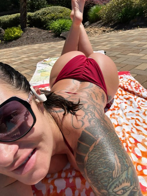 I&rsquo;m rendering off all of those donuts I ate when it was really cold in Feb 💁🏻&zwj;♀️ all that comfort went<a href="/tag/adoptme"class="tags"><span>#adoptme</span></a>