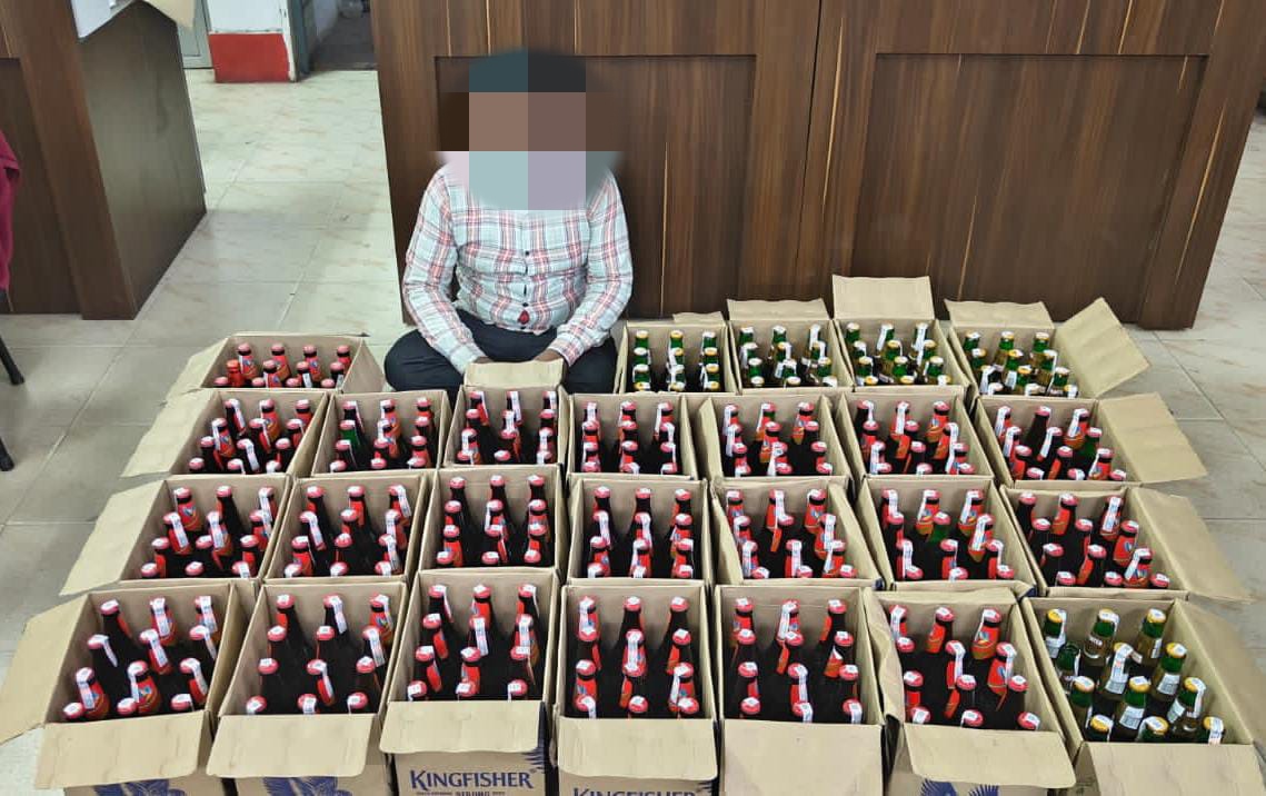 During Naka in Hirakud, total 312 bottles (202.80 Ltr) of foreign liquor transporting on an Auto have been seized and apprehended one accused person by Hirakud PS. @odisha_police @DGPOdisha @DIGPNRSAMBALPUR
