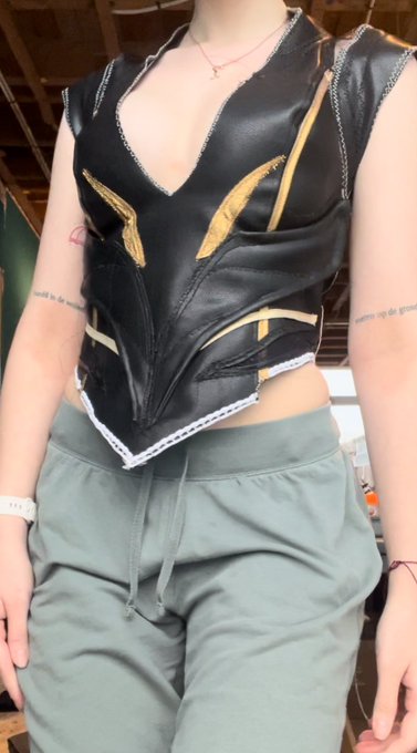 Apperently I can sew??? First sewing project :)) (not finished in this pic) https://t.co/lo5J7lzFGt