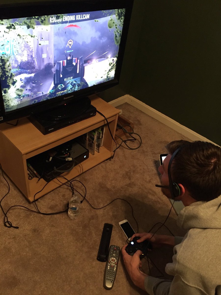 Found a little throwback picture of me playing Advanced Warfare game battles. 32 inch tv, basic Xbox headset and a regular controller. How things have changed