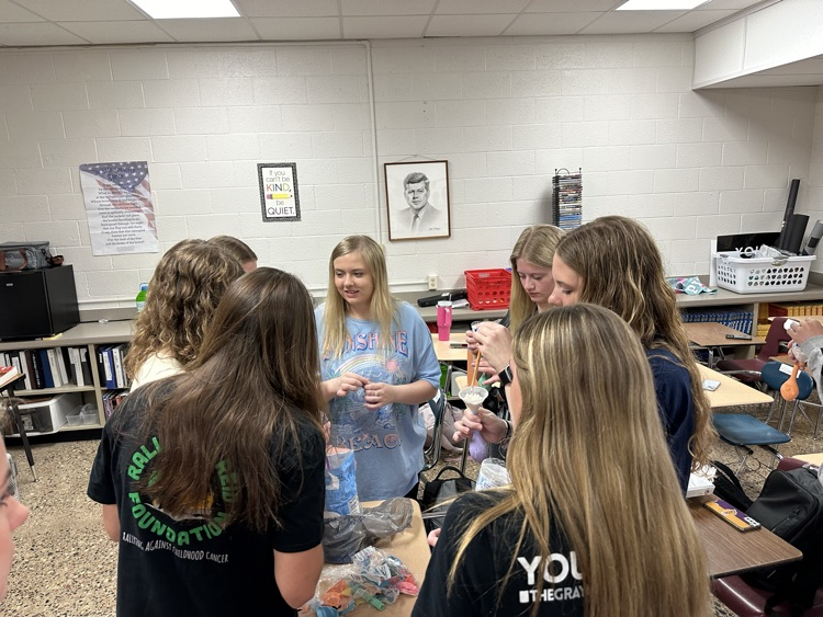 Rockridge300's tweet photo. Just in time for state testing! This morning, the Rockridge Gray Matters Chapter made stress balls for self-care. They even made a few extras for their teachers. ❤️ https://t.co/aDKcrHDXyQ