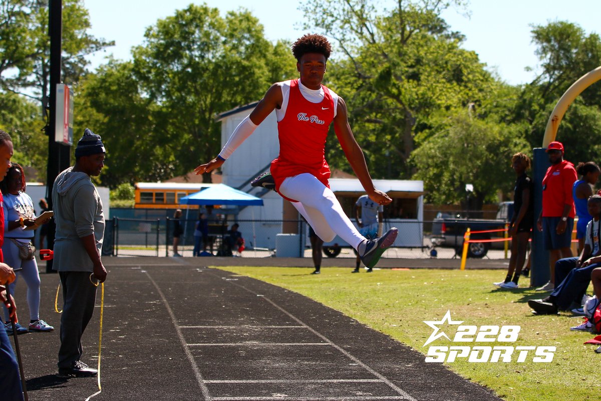 228Sports's tweet photo. 🏃 Track meet pics from our #studentsquad this past Saturday. The meet was held at #MossPoint High School. #PassChristian Pirates took overall. 🏴‍☠️  📸 James Spain / #228Sports Student Intern https://t.co/lpVcSwWzfT