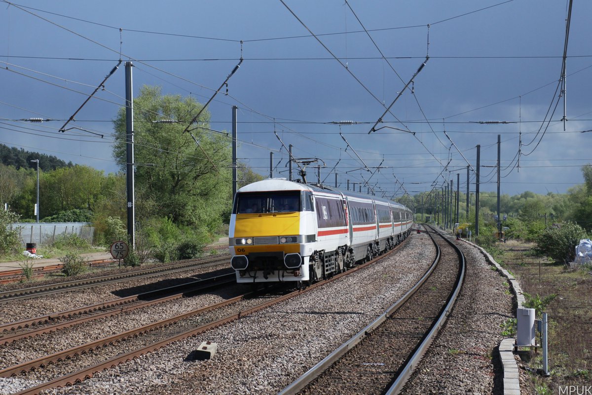 As the end to an overcast, wet and quite disappointing day 91106 heads 1D19 with MK4 rake NL16 (82222). As the stormy sky drew apart for a short spell of blue relief was felt by us three at Sandy station for we knew we were in for some proper sun. What a locomotive... (15/04/24)