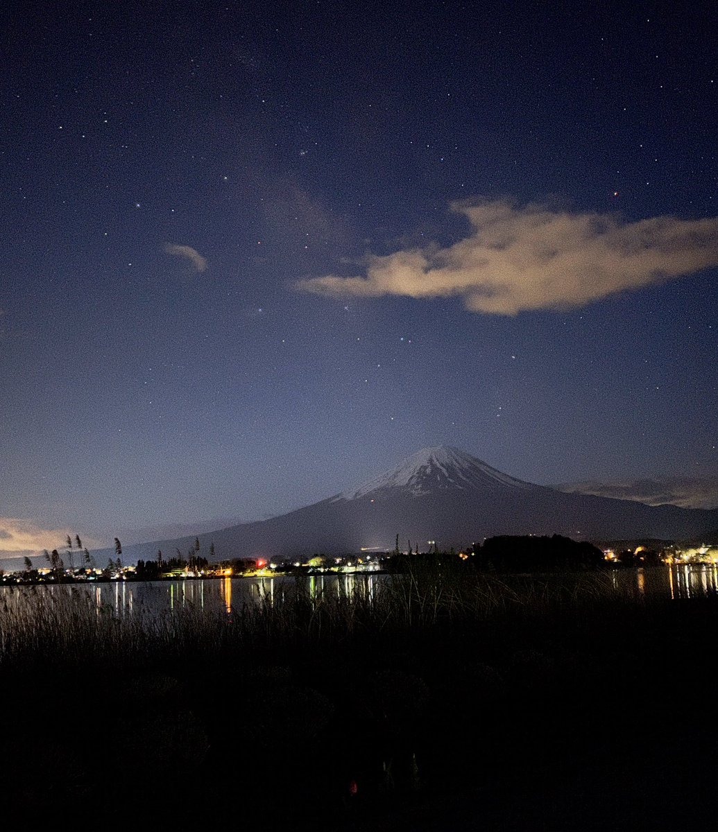 I debated bringing a tripod, but didn’t, and regretted it. I got this shot handheld on my iPhone, but by the time I’d fashioned a temporary tripod for my Fuji, the light had totally changed 😭🇯🇵