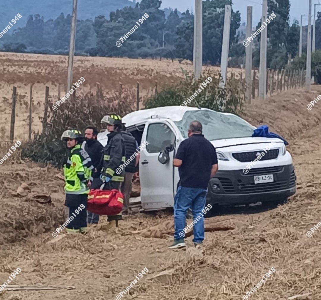 primera1949's tweet photo. Nuestro Personal Trabajó en Volcamiento de Veh.Menor con 1 Lesionado Ruta F-90 km 6. https://t.co/Dv67mrUEyu