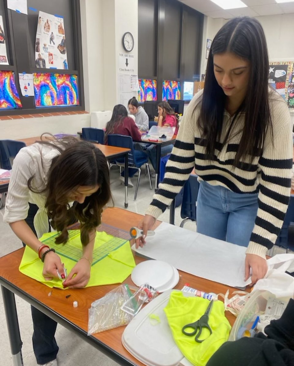 dumashstx's tweet photo. Our Fashion Design students getting ready for the Duds to Dazzle competition at WTAMU!! #iamCTE #4H @dumasisdcte #competition https://t.co/c7ehVqk2JP