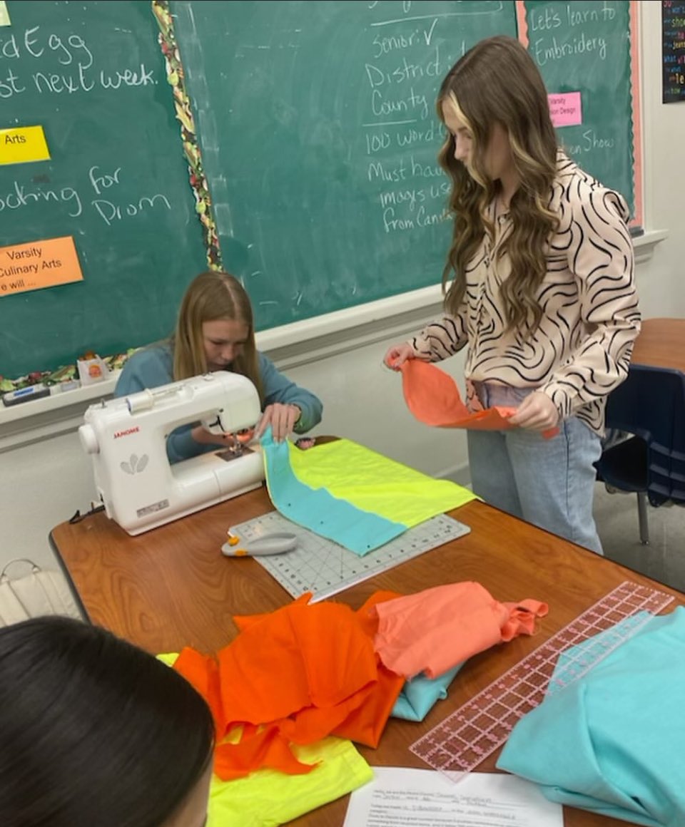 dumashstx's tweet photo. Our Fashion Design students getting ready for the Duds to Dazzle competition at WTAMU!! #iamCTE #4H @dumasisdcte #competition https://t.co/c7ehVqk2JP