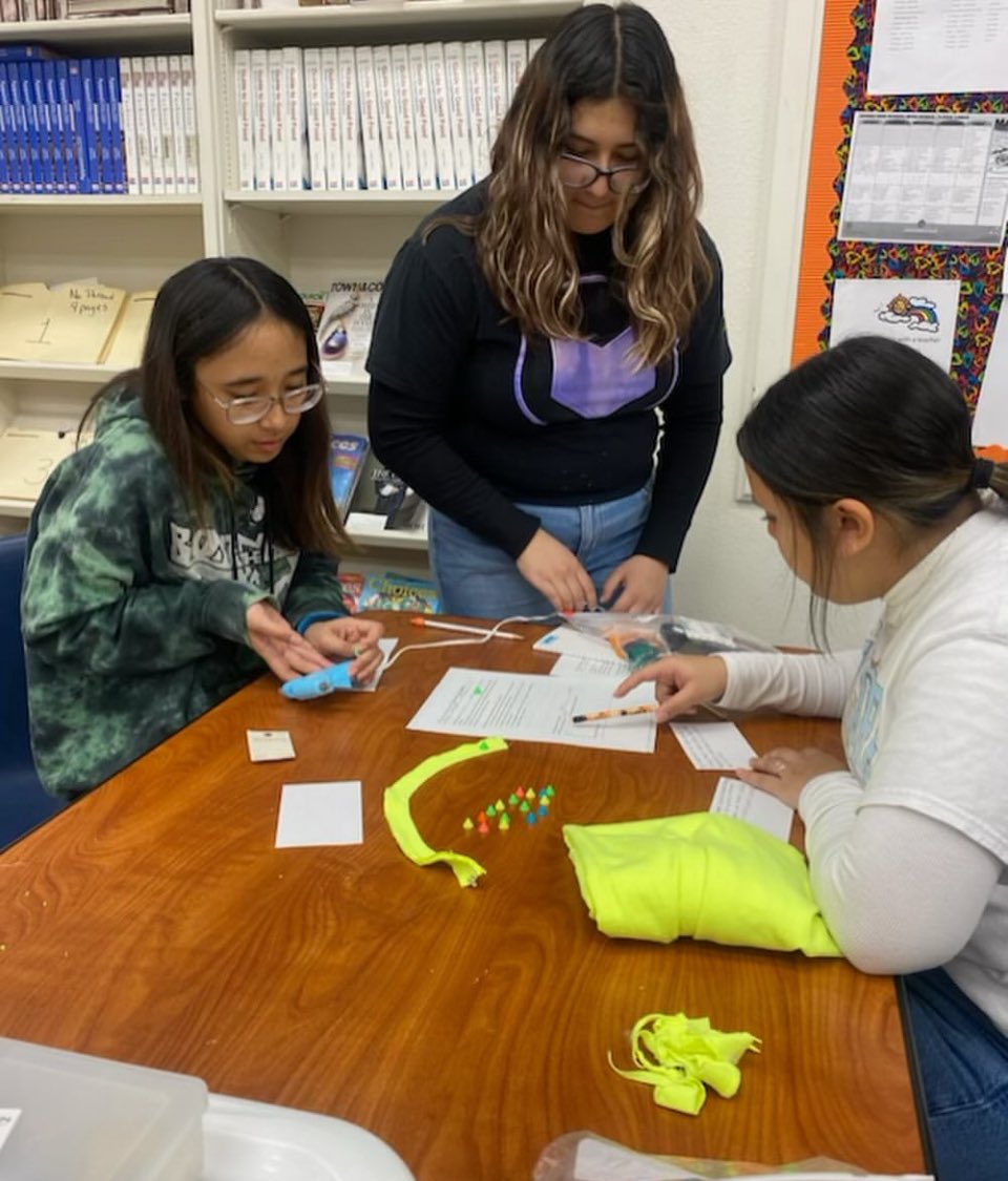dumashstx's tweet photo. Our Fashion Design students getting ready for the Duds to Dazzle competition at WTAMU!! #iamCTE #4H @dumasisdcte #competition https://t.co/c7ehVqk2JP