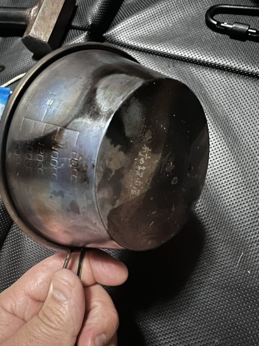 昨日、予定通りキャンプ用品の整備してたんだけど(気づいたら2時になってたが)、こう言う汚れに侘び寂びを感じる歳になりました。 