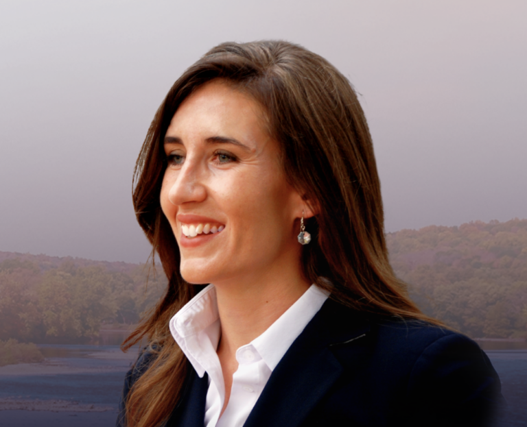 Ashley Ehasz is a retired Army pilot who did tours of duty in Kuwait & Iraq, is the presumptive nominee in this suburban Philly district held by Rep. Brian Fitzpatrick. Give to her and the other women on our 2024 Battlegrounds | Pennsylvania Slate: womencount.org/teams/2024-bat…