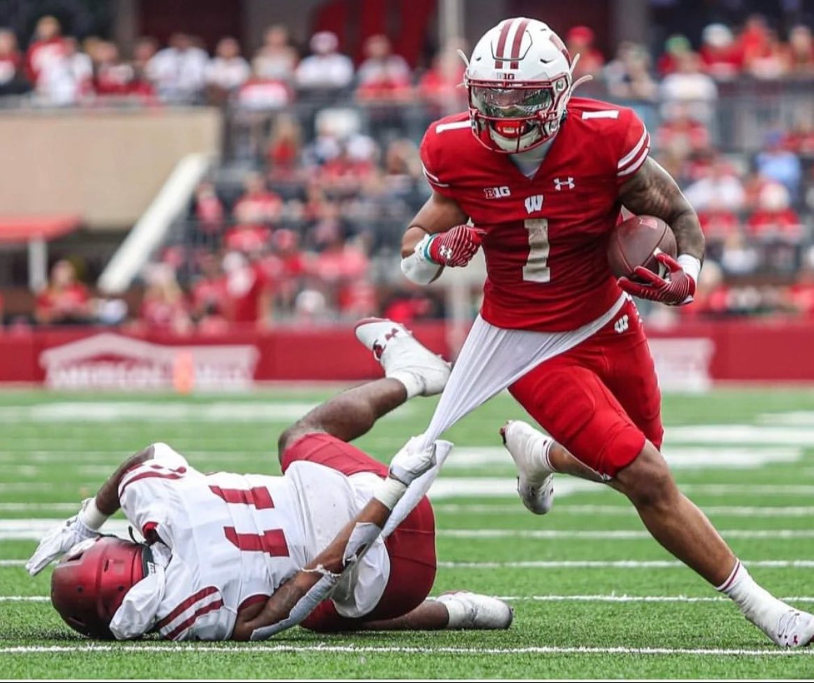 Blessed to receive an Offer from Wisconsin 🦡 @chillbelton @winslowtwpfb @CoachGuiton @EzrahArchie @CoachLewis_shec @RivalsFriedman @BrianDohn247 @RivalsRichie @adamgorney @EdOBrienCFB @ChadSimmons_ @SWiltfong247 @MohrRecruiting