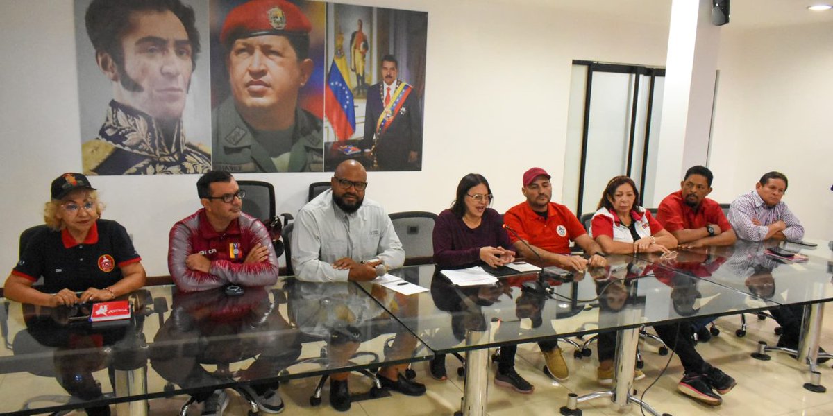 #VamosPaLanteMaduro este próximo DOMINGO 21 se realizará la consulta del Poder Popular, para materializar proyectos de vital importancia para el desarrollo de los ejes comunales.
 en Bolívar avanzamos con el pueblo <a href="/NicolasMaduro/">Nicolás Maduro</a> <a href="/dcabellor/">Diosdado Cabello R</a> <a href="/amarcanopsuv/">Ángel Marcano</a> <a href="/MataVictoria/">Victoria Mata</a>