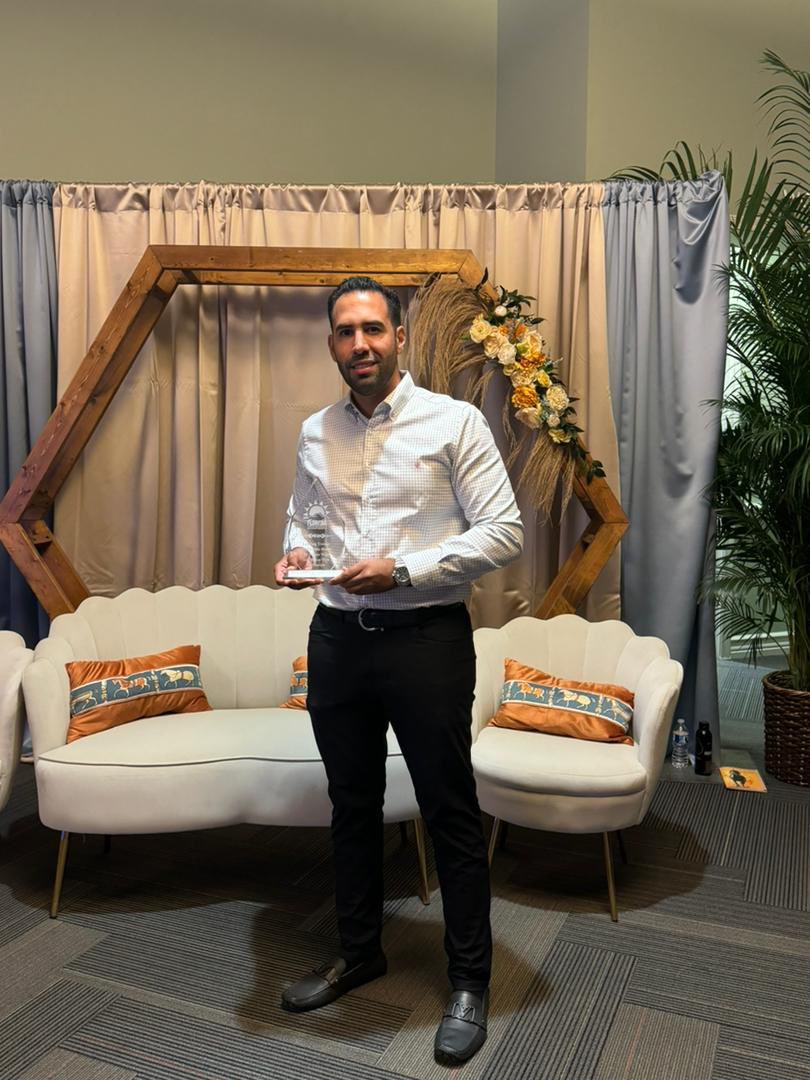 Felicidades al Trainer JOSÉ FRANCISCO D’ANGELO <a href="/JFDAngelo/">Jose F D'Angelo</a> que acaba de ganar el premio como Trainer por Carreras Ganadas y por Victorias Selectivas en Florida en los #FTBOAAwards2023

Gran trabajo el del equipo D’Angelo junto a <a href="/kikodangelo/">Kiko D'Angelo</a> Felicidades a todos y que sigan los