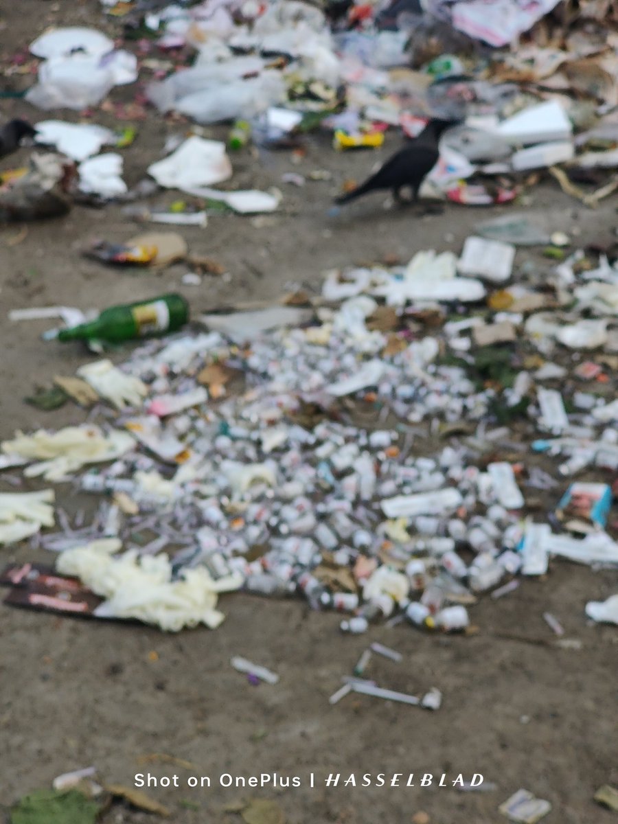 PunitRawat__'s tweet photo. Delhi MCD and Pblic kindly review this garbage disposal loctn. and a reeq. to that dumb fellow not to dispose medical waste openly in public.Several syringes 💉 and vaccine bottles were found near the trash.📍 Mehrauli,Delhi
@CMODelhi @delhimedical @SBM_MCD @MCD_Delhi @AtishiAAP https://t.co/mo8XRUh7ZW
