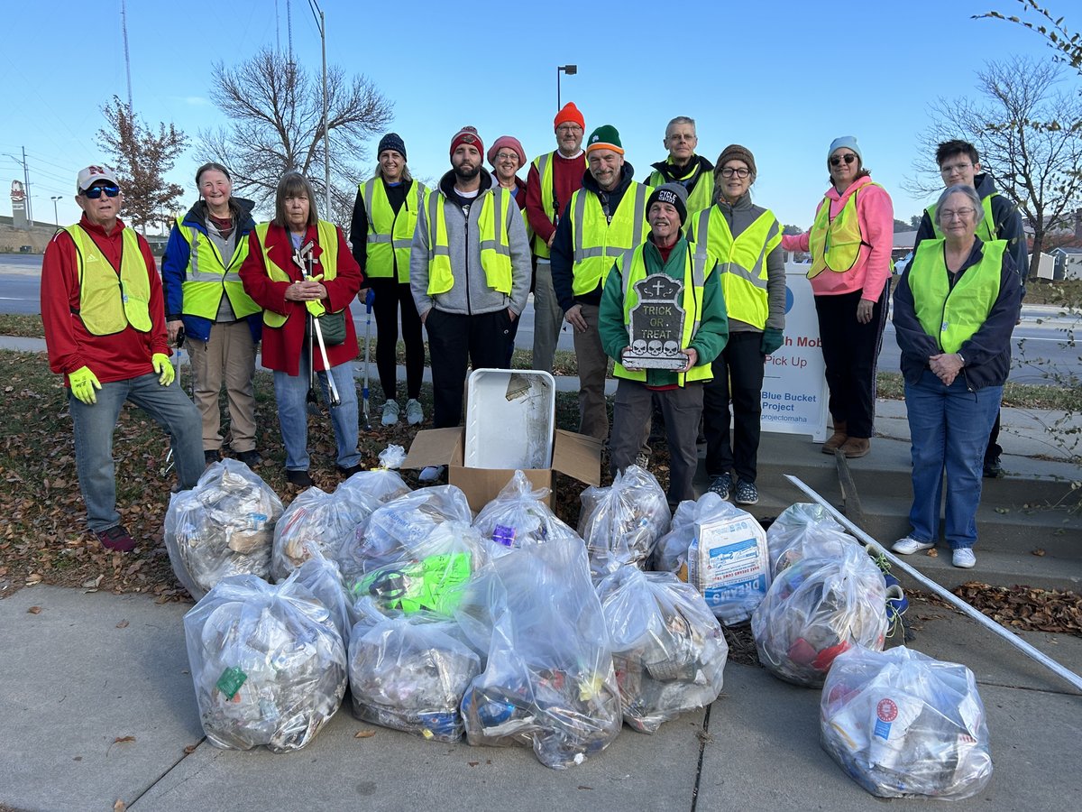 BBPOmaha's tweet image. FLash TRash MOb this weekend. Saturday 9:30-10:30am 4/20/24
N. 72nd &amp;amp; Ames Ave. Supplies Provided! 60 mins and you&apos;ll make a difference! #CommitToClean #stashyourtrasj
