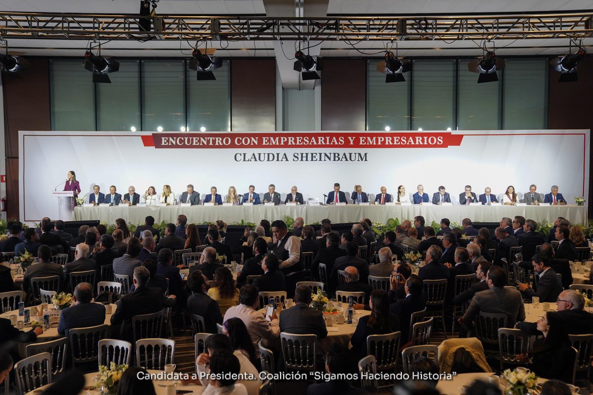 Claudiashein's tweet photo. Sostuvimos una excelente reunión con más de 500 empresarias y empresarios nacionales e internacionales:

Francisco Cervantes, presidente CCE; Carlos García, presidente AMCHAM; Gina Diez Barroso, fundadora de Centro y Dalia Empower; Juan Ramón de la Fuente, coordinador de Diálogos por la Transformación; Juan Cortina, presidente CNA; María Ariza, directora general Bolsa Institucional de Valores; Juan Patricio Riverol, presidente AMIS; Diego Cosío, presidente ANTAD; Miguel Ángel Martínez, presidente CANACAR; Salvador Daniel, asesor CCE; Alejandro Malagón, presidente de CONCAMIN; Antonio Basagoiti, presidente de la CAMESCOM y EUROCAM; Antonio del Valle, presidente BX+; Octavio de la Torre, presidente CONCANACO; Altagracia Gómez, coordinadora eje de Desarrollo Económico; Máximo Vedoya, presidente CAINTRA NL; Carla Suárez, directora XIGNUS; José Medina Mora, presidente COPARMEX; Álvaro García Pimentel, presidente AMIB; Karen Flores, directora general de CAMIMEX; y Guillermo Zamarripa, presidente AMAFORE.

Así como de las y los representantes de las cámaras:

•(CMIC) Cámara Nacional de la Industria de la Construcción.
•(CANIRAC) Cámara de la Industria Restaurantera y Alimentos Condimentados.
•(AMIA) Asociación Mexicana de la Industria Automotriz, AC.
•(AMF) Asociación Mexicana de Ferrocarriles, AC.
•(AMPIP) Asociación Mexicana de Parques Industriales Privados, AC.
•(AMEXME) Asociación Mexicana de Mujeres Empresarias, AC.
•(CANADEVI) Cámara Nacional de la Industria de Desarrollo y Promoción de Vivienda, entre otras.

La meta debe ser la prosperidad compartida.