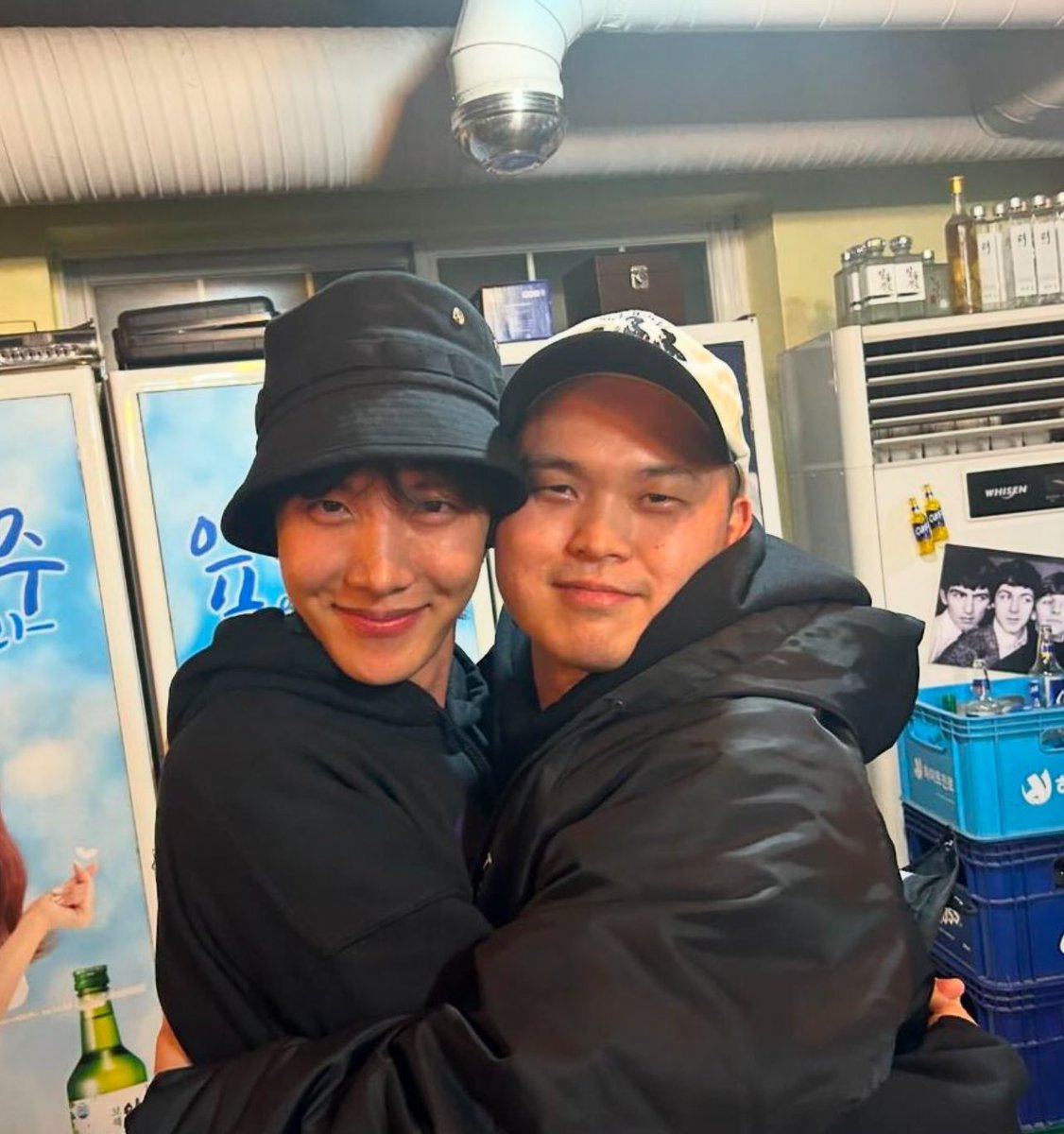 Wait...hobi grew up and he got together with the same hyung from the neuron crew 😭