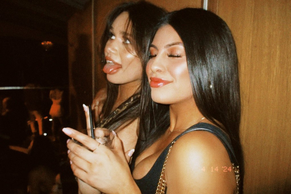 qamanda99's tweet photo. my first &amp; forever best friend 🖤 https://t.co/KLth71Joys