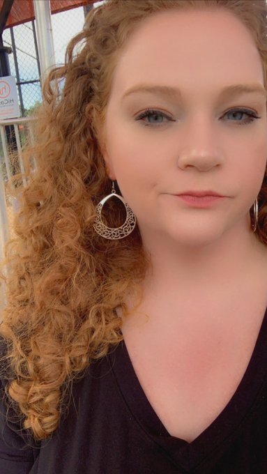 On a mission to be the hottest mom at the softball games 😎 https://t.co/SGsz2H4MVI