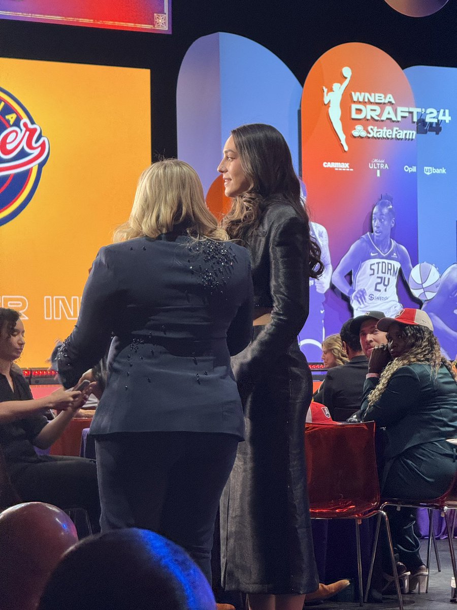 With the 14th pick the @seattlestorm selected @MuhlNika 🥳🏀🧡