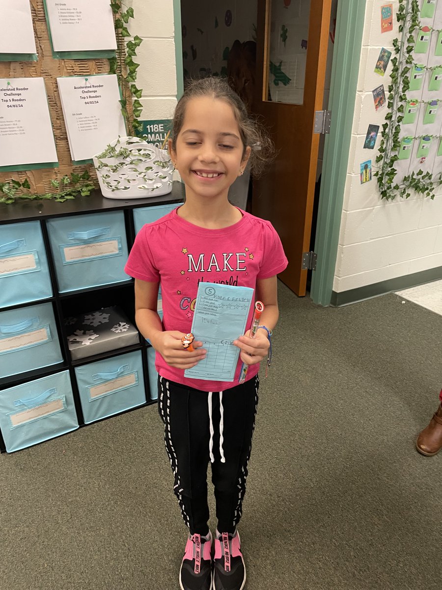 These Spirit Trailblazers completed a book report over Spring Break on the free book they received at the Storybook Festival and received their prizes for turning it in!! Way to go! <a href="/spiritbelieves/">Spirit Elementary</a> <a href="/MrsG_luvs2read/">Michelle Gaetjens</a> <a href="/LFigueroa317/">Laura Figueroa</a>