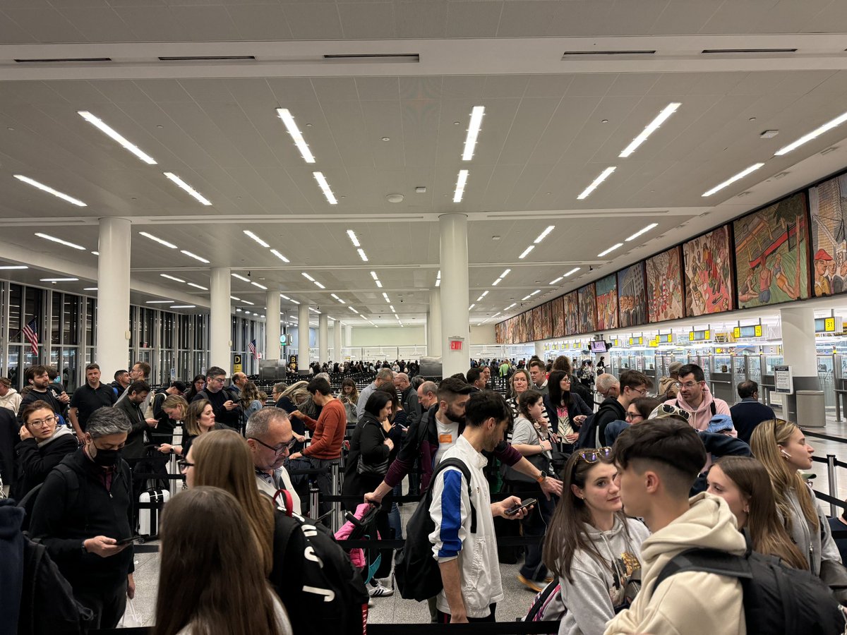 akhilravitweet's tweet photo. @JFKairport Pathetic Service, Despite landing an hour ago. The immigration line is miles away. Hv been waiting for more than an hour and looks like the queue is gng to take few more hours to clear.  Pls look into it @JoeBiden @realDonaldTrump @narendramodi @DHSgov @DrSJaishankar https://t.co/MnIkm8DdAc