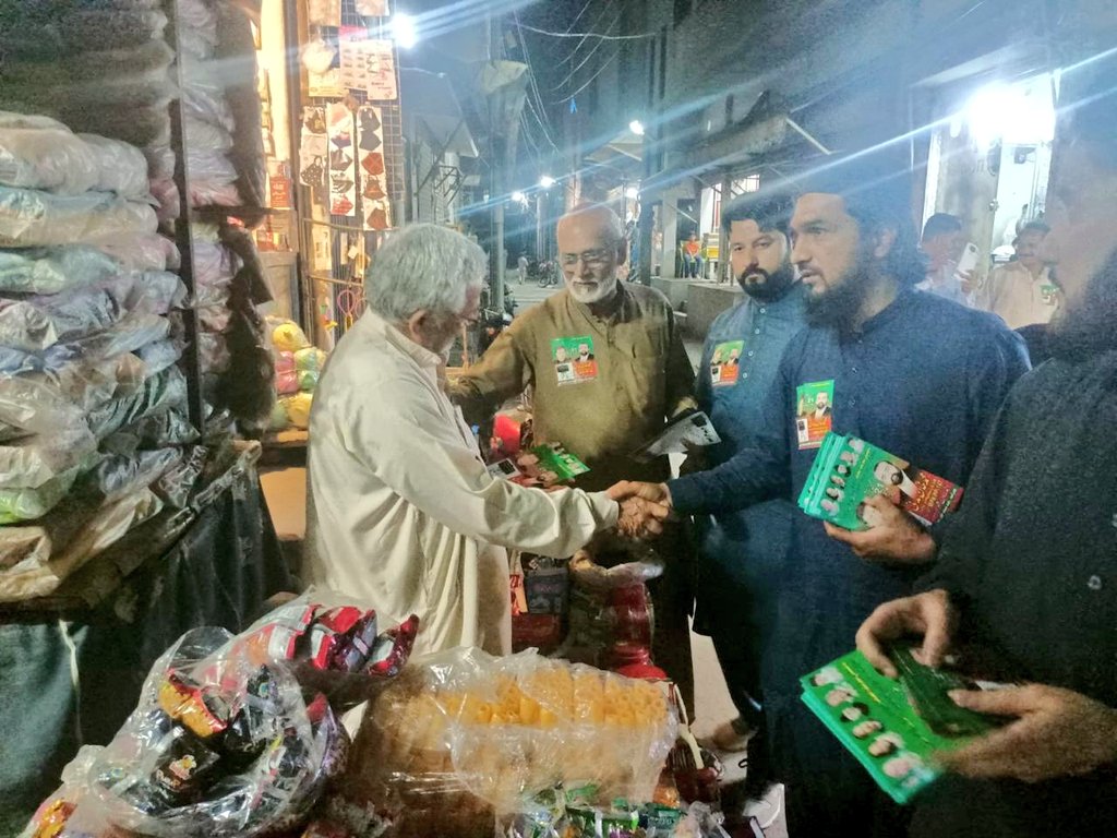 TeamYasirGilani's tweet photo. ضمنی الیکشن PP147 میں پی ٹی آئی امیدوار محمد خان مدنی، انتخابی نشان بلیک بورڈ، کیلئے ٹیم یاسر گیلانی کی طرف سے حافظ شاہد، سیف اللہ چٹھہ، ثناءاللہ خان، مقصود سلہری، اختر منا، عطاء غوری کی بھرپور ڈور ٹو ڈور کیمپین جاری۔
@Muhammadmadni1 @yasir_gillani
#PP147 #PP145 https://t.co/v60omL5Bfc