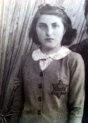 AuschwitzMuseum's tweet image. 16 April 1929 | A French Jewish girl, Ilda Malmed, was born in Saint Quentin.

She arrived at #Auschwitz on 9 August 1942 in a transport of 1.069 Jews deported from Pithiviers and Beaune-la-Rolande. She was among 794 people murdered in a gas chamber after the selection.