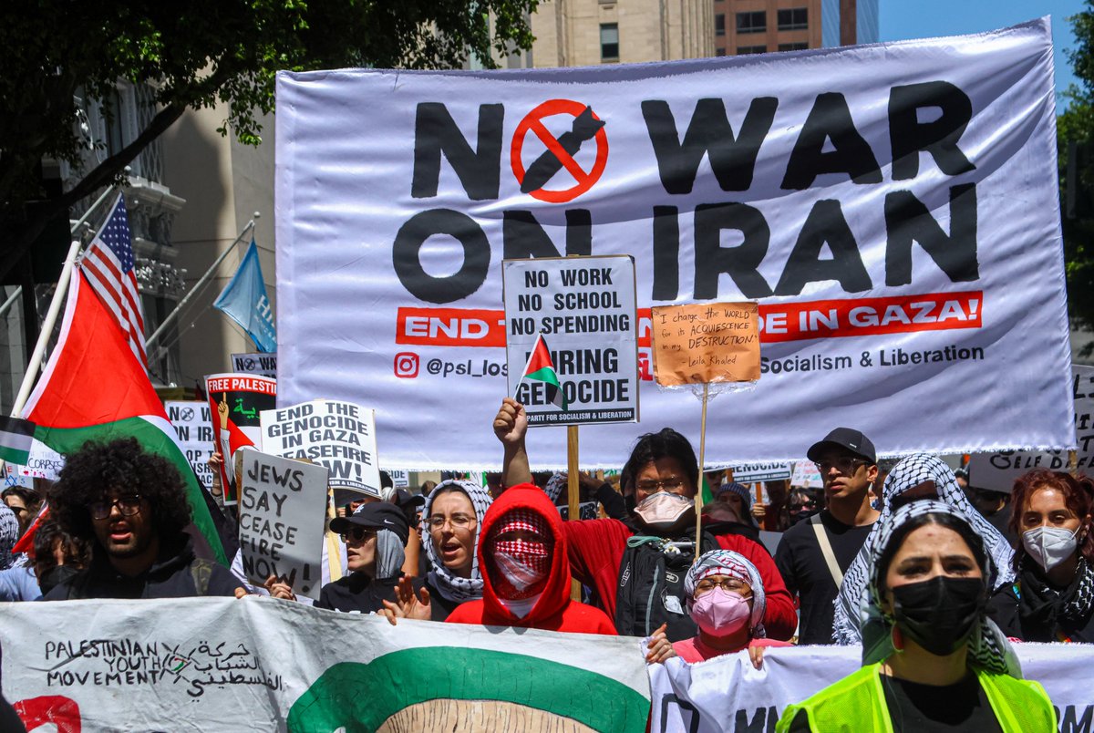 Pro-Palestinian supporters marched in the financial district today in #DTLA . The march/protest asked supporters to “shut down the financial district” by not shopping or supporting businesses that contribute to the war in Gaza. 04-15-24