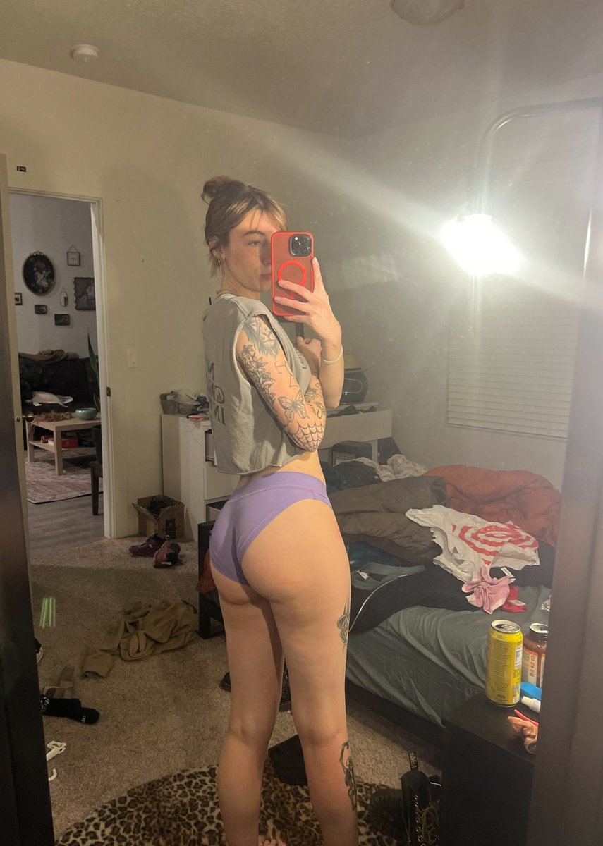 the creepy men are gone so now thinking of restarting my only fans 👀 lowered the price too 👀👀 

onlyfans.com/lexxiilynnn