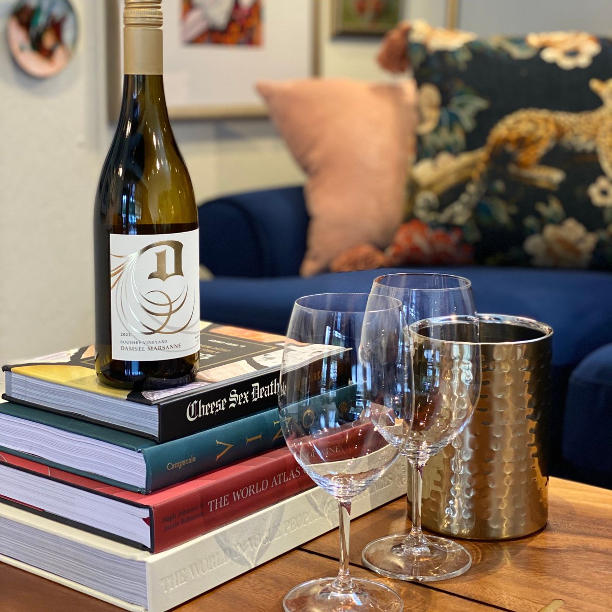 Join us this Thursday, 4/18, 7-9pm for our Sip + Silent Reading group! 🍷📚️
7 pm - Get a glass of wine and choose a seat
7:30 - 8:30 pm - Quiet Reading & Sipping Time
8:30 - 9 pm - Chat and Sip with Fellow Readers
At Damsel Cellars Hollywood Tasting Room.
#wawine #woodinville