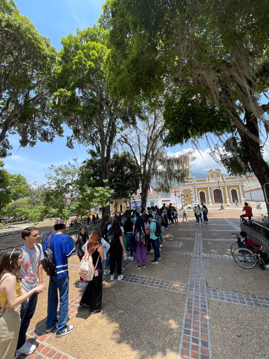 YanfriContrera1's tweet image. La juventud merideña #TomaElControl, han sido días de mucho esfuerzo para movilizar a los chamos a inscribirse en el Registro Electoral, producto de la iniciativa de @tomacontrolvzla para lograr en tiempo récord el mayor número de jóvenes inscritos. Votar es nuestro Derecho.